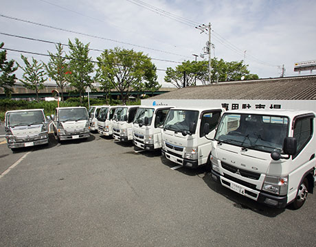 大阪の屋根・雨漏り修理ゼファンのトラック写真