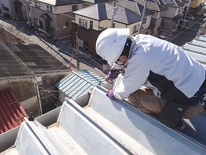 工場で雨漏りしたらどうする？自分で応急処置できる？どんな工事を行う？工事の実例は？