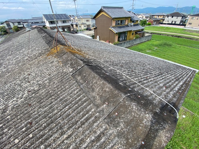 倉庫の屋根に発生する雨漏りの原因は？放置した際のリスクや補修方法、業者に依頼する際の費用や注意点について解説！