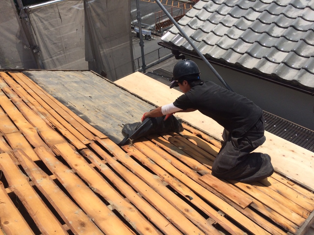 雨漏りの修理費用相場は？安く抑えるコツや費用が高額になるパターンを紹介