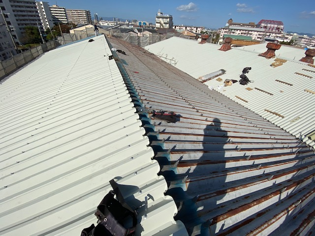 倉庫のメンテナンスは10～15年に1回！実際の工事（屋根カバー工法）の例もいくつか紹介