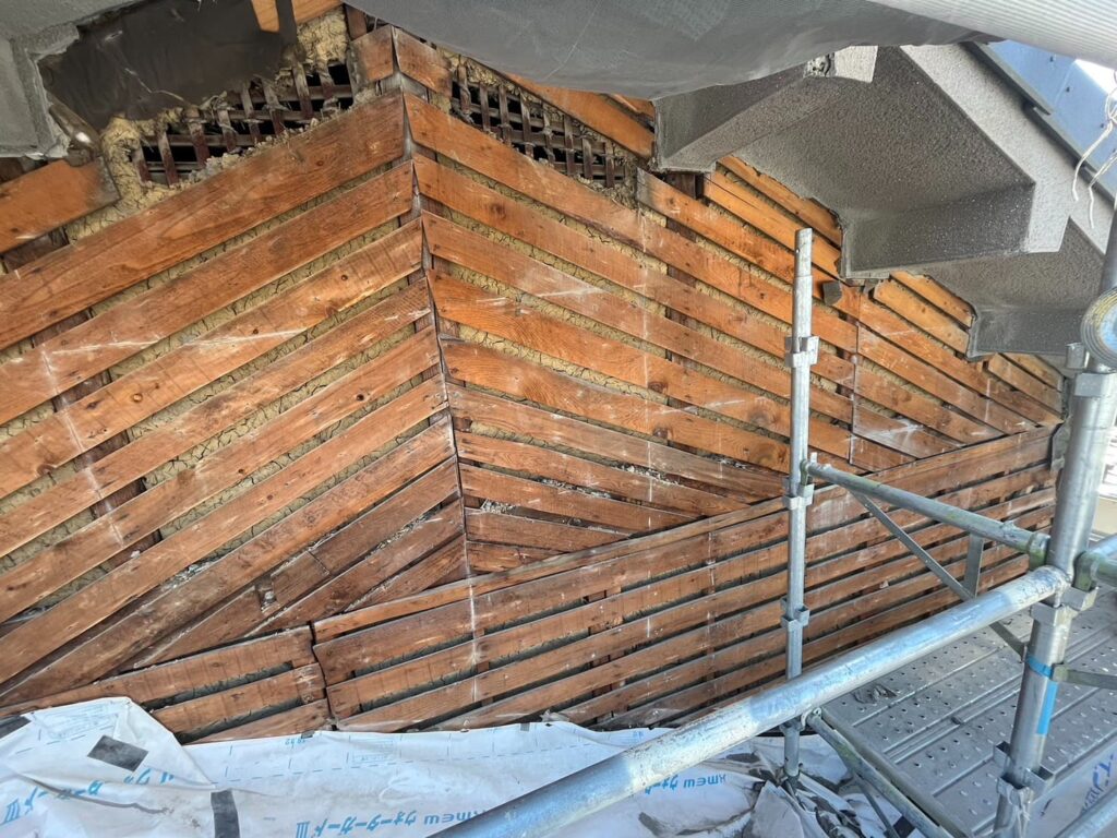 奈良県橿原市で行った陶器瓦から『ルーガ雅』への葺き替え工事!屋根を軽量化する3つのメリット
