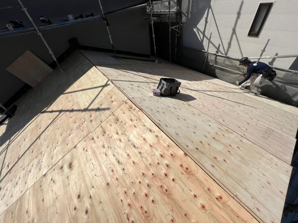 奈良県橿原市で行った陶器瓦から『ルーガ雅』への葺き替え工事!屋根を軽量化する3つのメリット