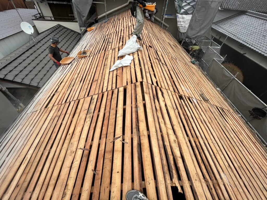 奈良県橿原市で行った陶器瓦から『ルーガ雅』への葺き替え工事!屋根を軽量化する3つのメリット
