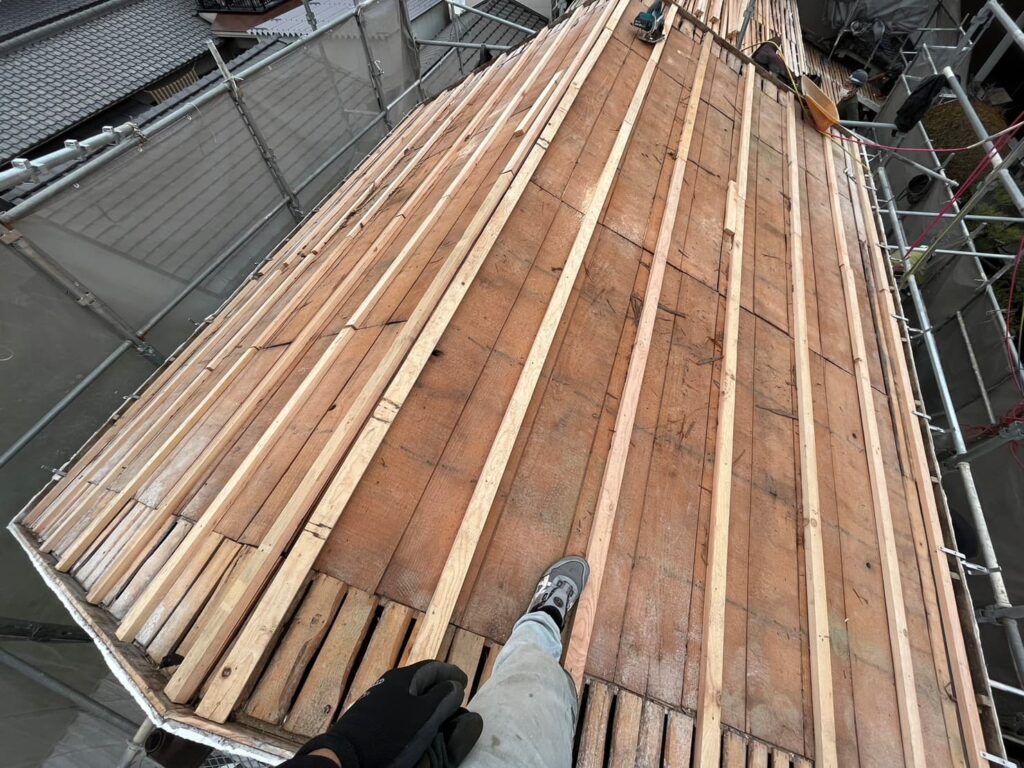 奈良県橿原市で行った陶器瓦から『ルーガ雅』への葺き替え工事!屋根を軽量化する3つのメリット