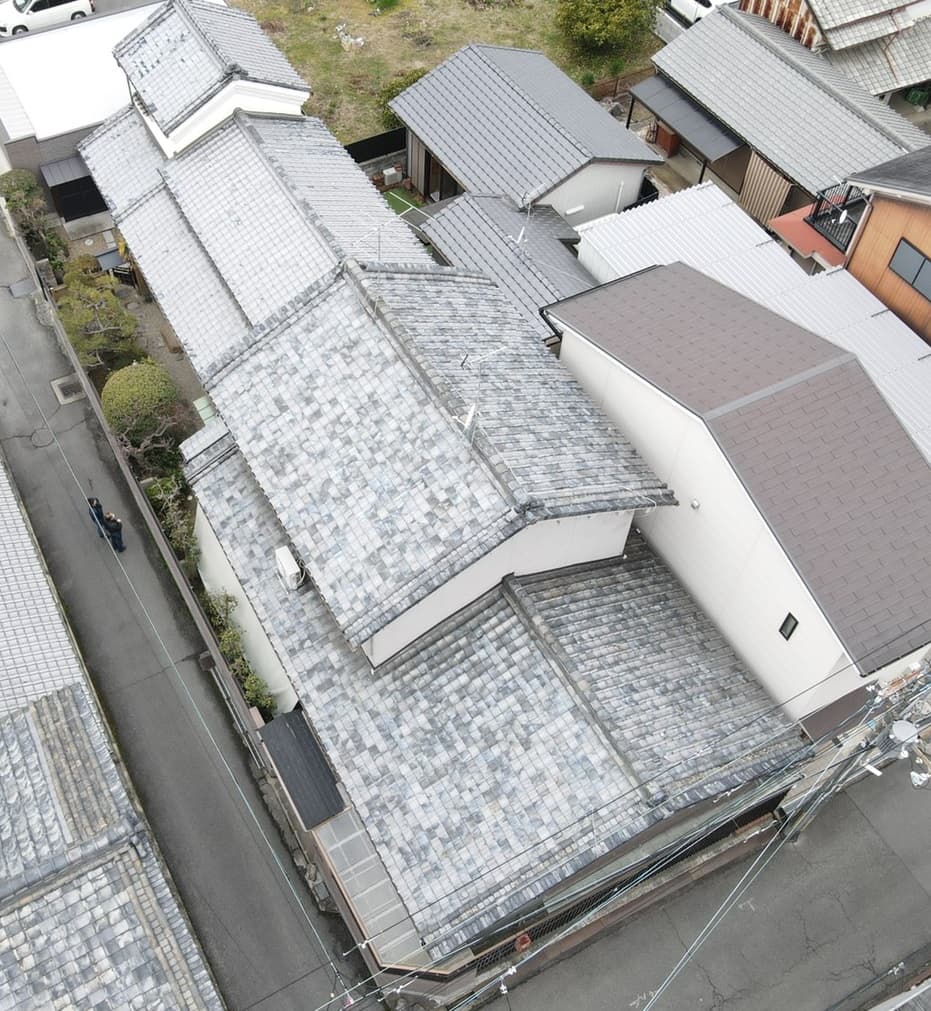 奈良県橿原市で行った陶器瓦から『ルーガ雅』への葺き替え工事!屋根を軽量化する3つのメリット