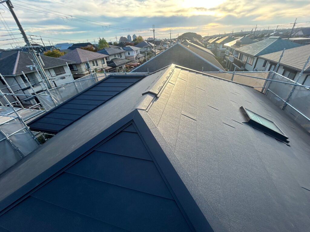 屋根葺き替えをガルバリウムで行う際の費用は?少しでも安く抑えるなら「相見積り」が肝心!