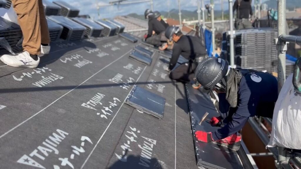 「屋根リフォーム」と「外壁リフォーム」にかかる費用!足場1回ぶん安くなる「同時リフォーム」がオススメ!