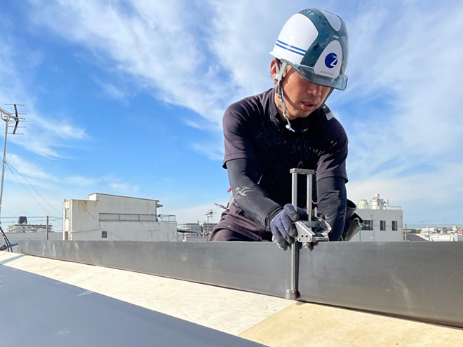 金属屋根に屋根カバー工法を行うことはできる？メリット・デメリット・施工事例などを解説