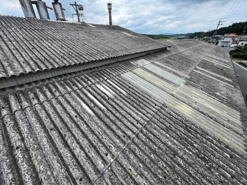 【工場・倉庫】大波スレートが劣化したら「屋根カバー工法」がオススメ!費用・工事の流れ・施工事例などを紹介