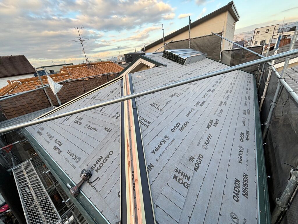 和瓦からスーパーガルテクトへ！屋根重量が約1/10になり耐震対策としてもオススメ！