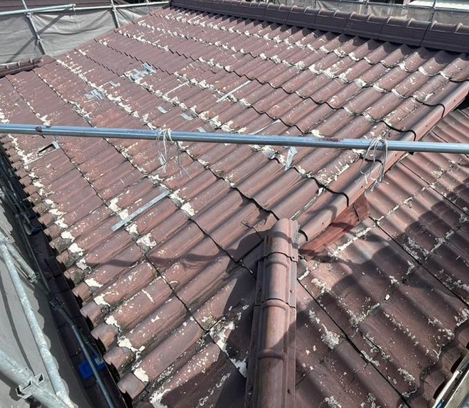 【プロ解説】「この屋根は塗装できない」と言われたら?その理由と最適なリフォーム方法を解説