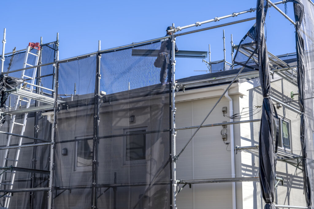 【2026年最新】屋根リフォームの費用相場はいくら?工法・坪数・屋根材別に徹底解説!