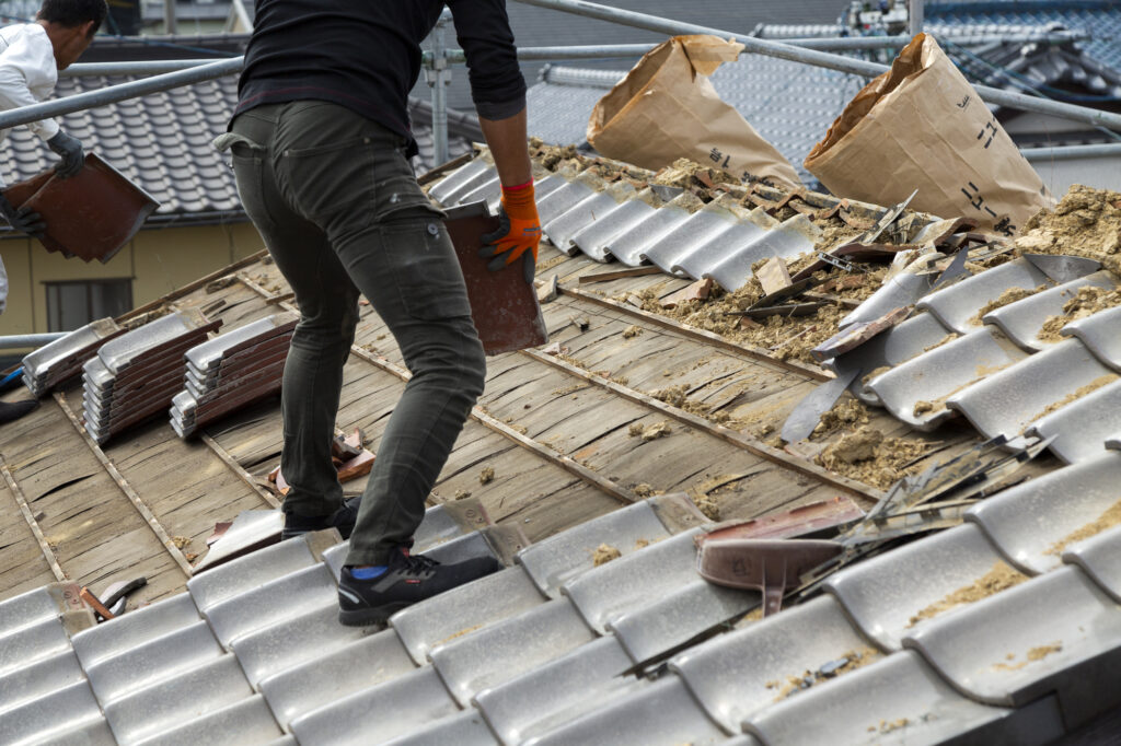 【2026年最新】屋根リフォームの費用相場はいくら?工法・坪数・屋根材別に徹底解説!